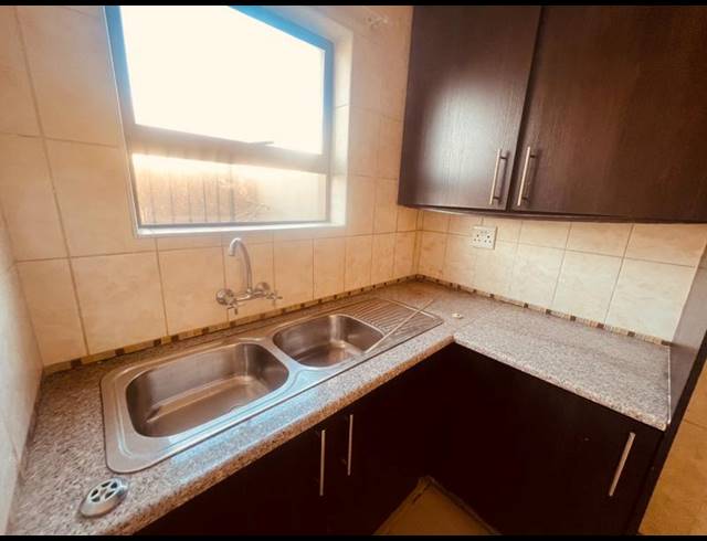 2 BEDROOM TOWNHOUSE FOR SALE IN GEZINA